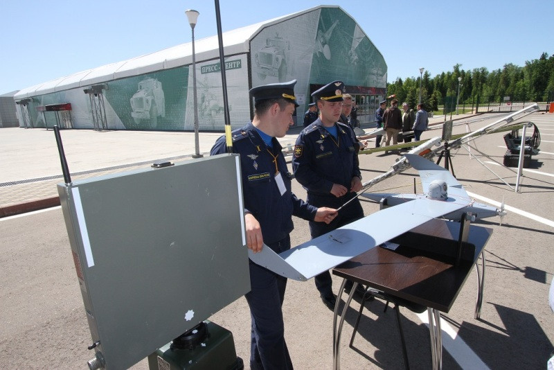 Máy bay không người lái Zastava được coi là phiên bản phức tạp hơn của UAV Bird Eye 400 do Israel thiết kế. Nga đã mua lại bản quyền thiết kế của loại UAV này từ Israel để tự sản xuất trong nước. Nguồn ảnh: ExpoRu.