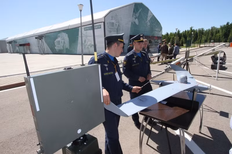 Máy bay không người lái Zastava được coi là phiên bản phức tạp hơn của UAV Bird Eye 400 do Israel thiết kế. Nga đã mua lại bản quyền thiết kế của loại UAV này từ Israel để tự sản xuất trong nước. Nguồn ảnh: ExpoRu.