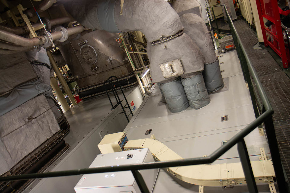 Thực tế tàu Alpino sử dụng động cơ lai với công suất 32 megawatt được cung cấp bởi một động cơ tua-bin khí và hai động cơ điện. Tàu di chuyển được với tốc độ tối đa lên tới 46 km/h. Nguồn ảnh: BI.