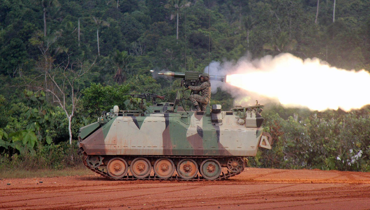 Cuối cùng là loại V17, đây là phiên bản M113 chống tăng với việc trang bị tên lửa chống tăng. Việc mang theo tên lửa chống tăng có thể biến M113 V17 trở thành một khẩu pháo chống tăng tự hành cực kỳ nguy hiểm. Nguồn ảnh: Military.