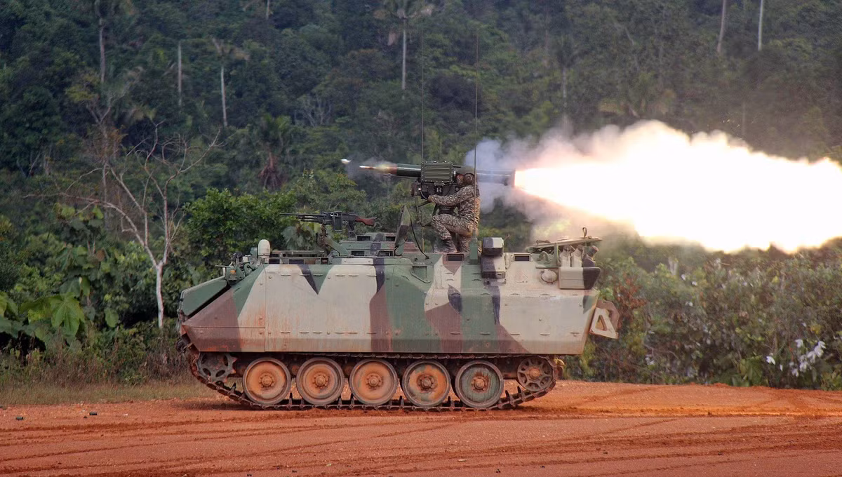 Cuối cùng là loại V17, đây là phiên bản M113 chống tăng với việc trang bị tên lửa chống tăng. Việc mang theo tên lửa chống tăng có thể biến M113 V17 trở thành một khẩu pháo chống tăng tự hành cực kỳ nguy hiểm. Nguồn ảnh: Military.