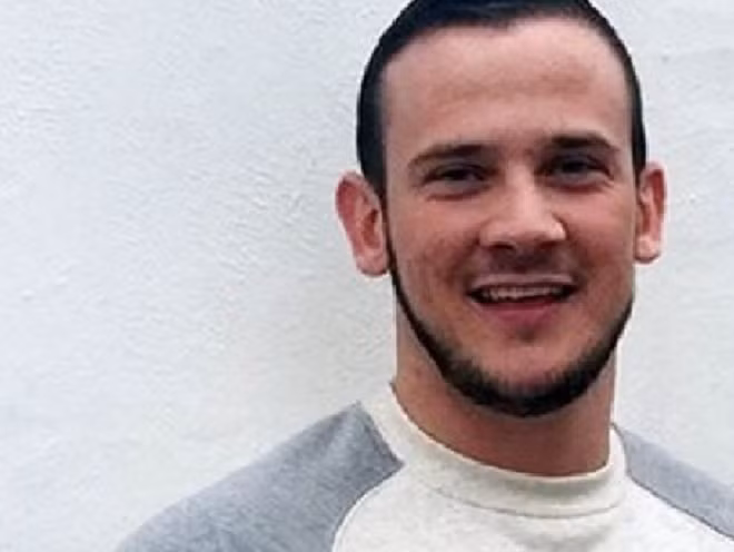 Nạn nhân Josh Hanson.