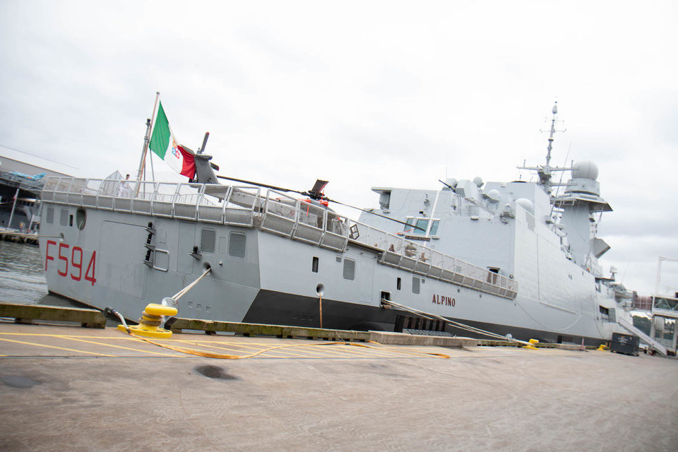 Tàu có biên chế tối đa lên tới 200 thủy thủ và sĩ quan chỉ huy. Nguồn ảnh: BI.