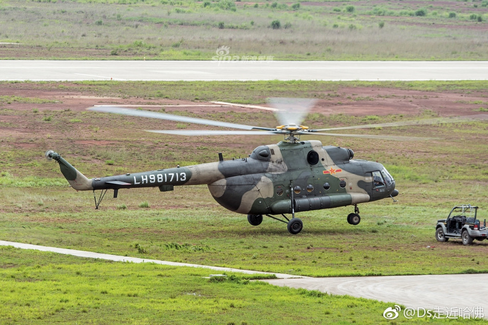Mi-171 có khoang chứa rất rộng, có thể chứa được tối đa tới 24 lính cùng đầy đủ trang thiết bị vũ khí hoặc 12 cáng cứu thương. Khi làm nhiệm vụ vận tải, Mi-171 chứa được 4 tấn hàng trong bụng hoặc 5 tấn hàng treo ở bên ngoài trực thăng. Nguồn ảnh: Chinanews.