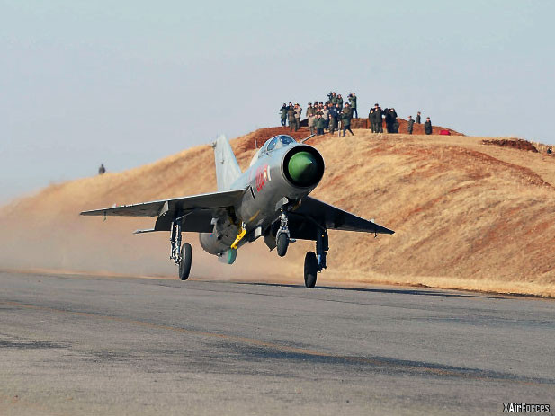 Vậy nên, rõ ràng là dàn máy bay MiG-19 và MiG-21 đông đảo của Triều Tiên vẫn hoàn toàn có cơ hội dành chiến thắng trước một lực lượng chiến đấu cơ hiện đại hơn đến từ Hàn Quốc. Nguồn ảnh: Airforce.