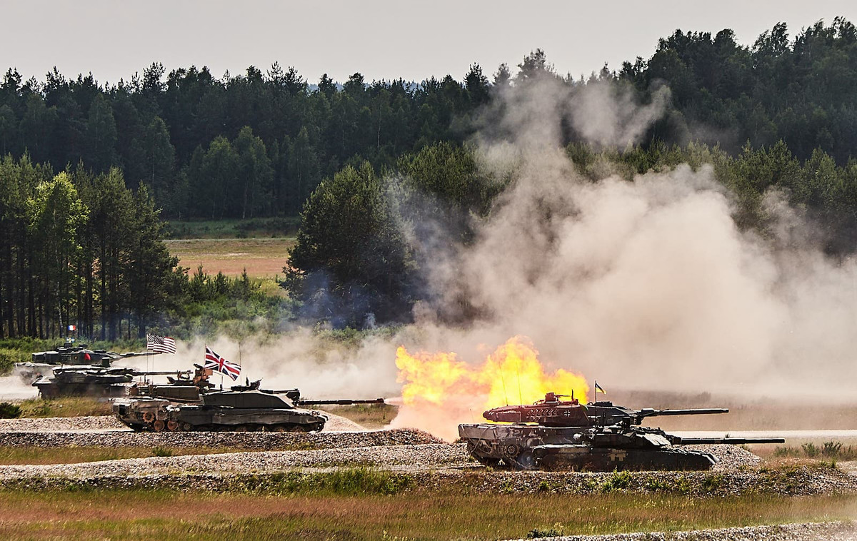 Sau hơn một tuần tranh tài giải đua tăng SETC (Strong Europe Tank Challenge) giữa các nước thành viên Tổ chức Hiệp ước Bắc Đại Tây Dương (NATO) và các đối tác đã kết thúc. Quy mô của SETC năm nay được đánh giá không kém gì giải đua tăng quốc tế Tank Battalion của Nga dù số lượng đội tham gia ít hơn. Nguồn ảnh: Defence.