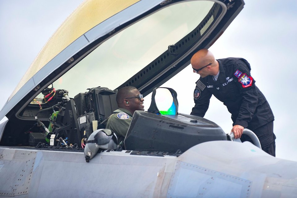 Đây cũng là phương tiện bay đầu tiên trên thế giới tương thích hoàn toàn với hệ thống nhìn đêm, giúp nó có khả năng tác chiến vào ban đêm cực đỉnh. Nguồn ảnh: BI.