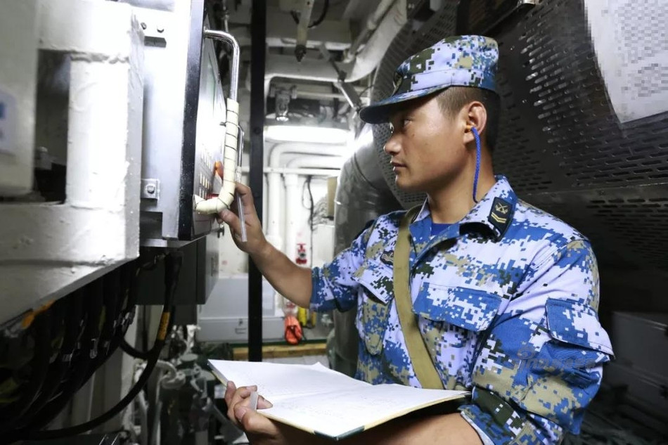 Type 22 được trang bị 8 tên lửa chống hạm C-801/802/803, kèm theo đó là hệ thống tên lửa đất đối không, được cho là loại QW MANPAD. Nguồn ảnh: Sina.