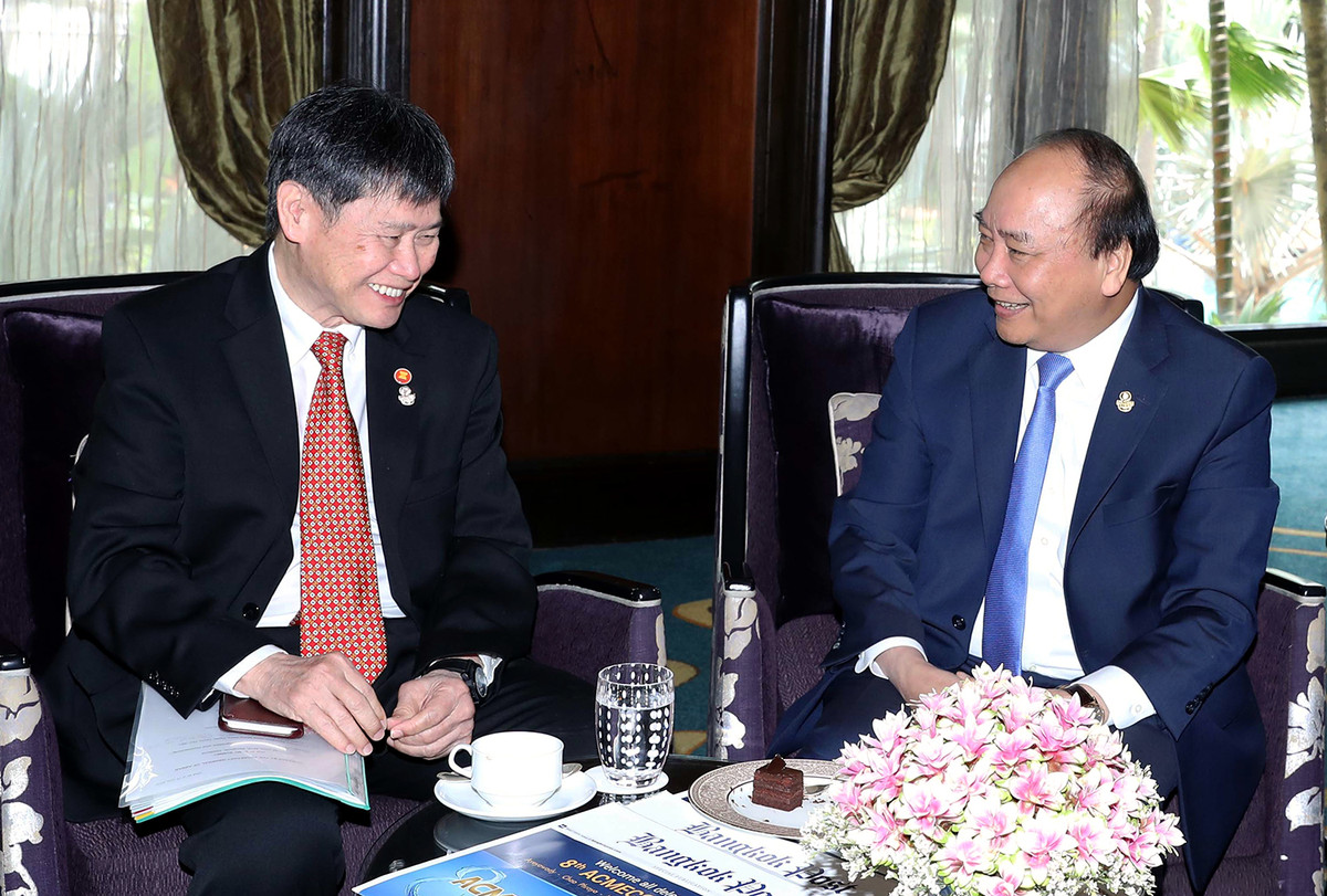Thủ tướng Nguyễn Xuân Phúc gặp Tổng Thư ký ASEAN Lim Jock Hoi. - Ảnh: VGP/Quang Hiếu