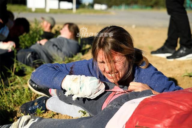 Vậy nên, việc huấn luyện cho những phóng viên này các kỹ năng cần thiết để họ có thể sống sót được trên chiến trường là điều cực kỳ quan trọng. Nguồn ảnh: Sina.