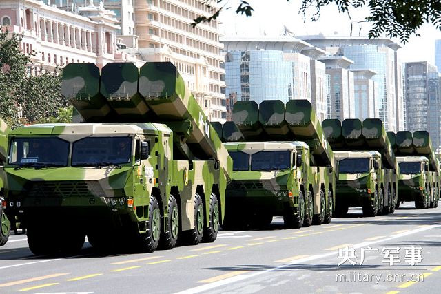 Độ chính xác của Dongfeng 10A là điều khiến nhiều người phải hoài nghi, nhất là khi giới chức Trung Quốc khẳng định loại tên lửa này có độ chính xác lệch tâm ở "tầm bắn tối đa" chỉ là 10 mét. Tuy nhiên phía Trung Quốc cũng không khẳng định tầm bắn tối đa của Dongfeng 10A cũng như cho biết thông tin về hệ thống dẫn đường mà nó đang sử dụng. Nguồn ảnh: Militarycn.