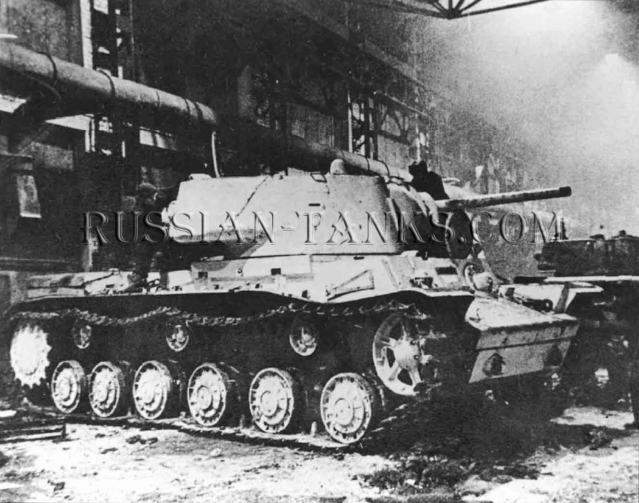 Chính vì nỗi sợ KV-1 của Liên Xô mà quân đội Phát xít Đức mới tập trung nghiên cứu ra loại xe tăng sử dụng khẩu pháo Flak 88 làm pháo chính - và cho ra đời xe tăng Tiger I sau đó hai năm. Nguồn ảnh: Russiatank.