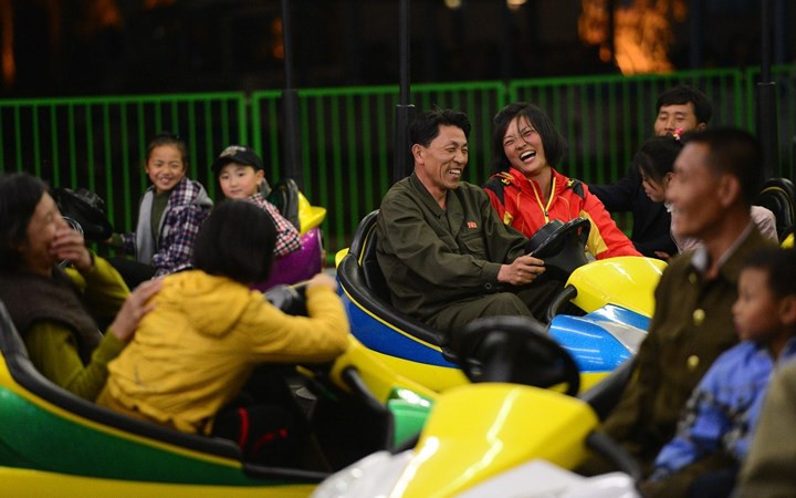 Người dân Triều Tiên vui chơi tại một công viên giải trí ở thủ đô Bình Nhưỡng.