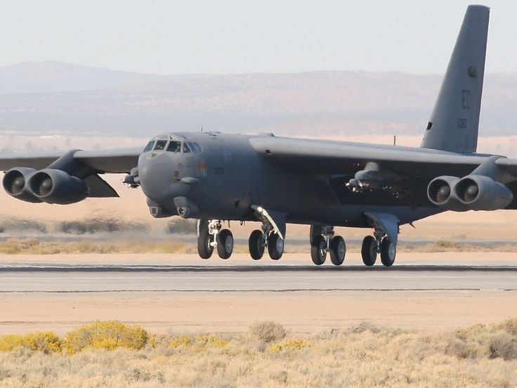 Khoản nâng cấp khổng lồ này được cho là sẽ giúp các máy bay B-52H có khả năng hoạt động phù hợp trong bối cảnh hiện tại và trong tương lai gần. Tuy nhiên, để B-52 có thể hoạt động tới năm 2050 như dự kiến của Không quân Mỹ, chắc chắn nó sẽ cần phải được nâng cấp thêm nhiều lần nữa. Nguồn ảnh: BI.