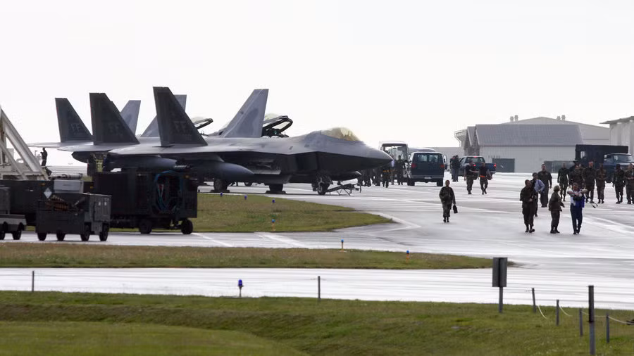 Ở châu Âu, căn cứ quân sự lớn bậc nhất của Mỹ được đặt tại Italia, trong đó bao gồm cả một căn cứ quân sự của Mỹ ở đảo Sicily. Với 11.500 quân Mỹ ở đây, Mỹ có thể vươn "vòi bạch tuộc" và kiểm soát toàn bộ vùng Địa Trung Hải. Nguồn ảnh: USAF.