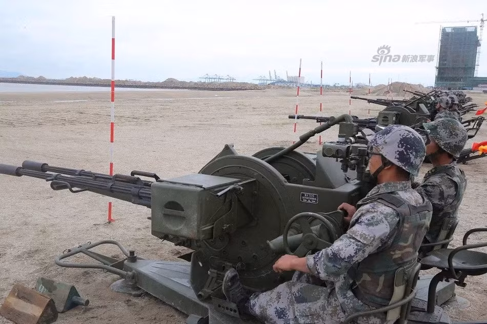 Không chỉ sao chép súng phòng không KVP, Trung Quốc còn "lấy" cả thiết kế pháo phòng không 23mm ZU-23-2 của Liên Xô và cho ra đời mẫu pháo phòng không hai nòng Type 87. Nguồn ảnh: Sina.