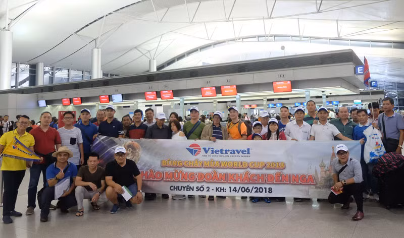 Đoàn du khách Việt bay sang Nga để vừa kết hợp du lịch vừa xem World Cup