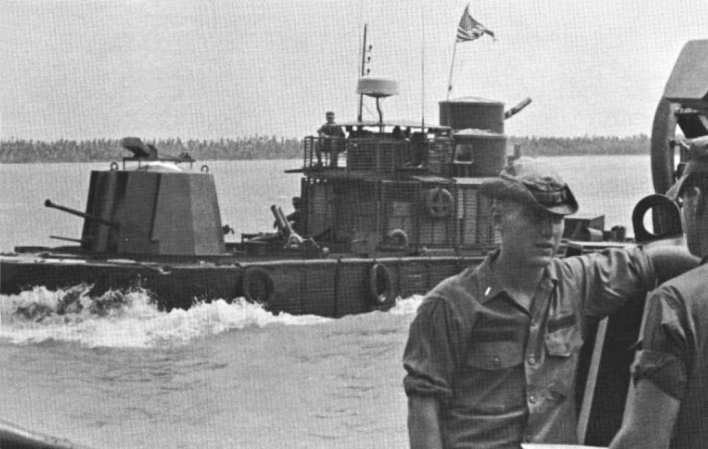 Các phiên bản mang pháo hạng nặng và mang súng phun lửa của loại tàu tuần tra này có chiều dài 18,44 mét, rộng 5,33 mét và có mớm nước tối đa khoảng 1 mét. Nguồn ảnh: Pinterest.