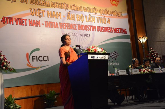 Bộ trưởng Quốc phòng Ấn Độ Nirmala Sitharaman phát biểu tại cuộc gặp gỡ.