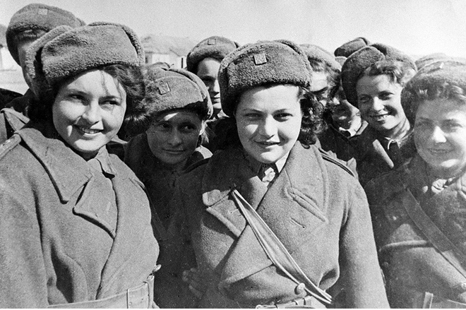 Nữ quân y người Tiệp Khắc phục vụ cho các đơn vị của Hồng quân trên chiến trường. Nguồn ảnh: Rbth.
