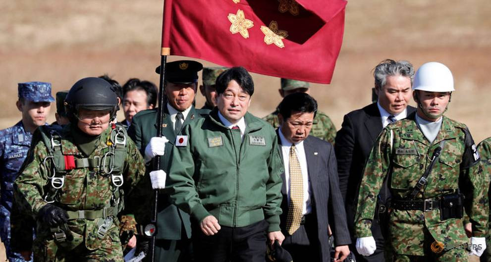 Bộ trưởng Quốc phòng Nhật Bản Itsunori Onodera (giữa). Ảnh: Alchetron.