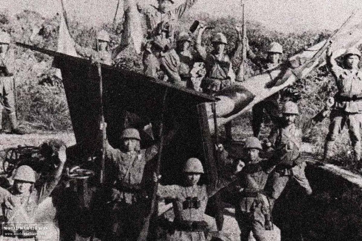 Những tưởng rằng với lực lượng đông hơn gấp đôi, lại có lợi thế phòng thủ cực kỳ vượt trội, quân đội Anh tại đây sẽ có một cuộc "tử chiến" với lính Nhật. Thế những mọi chuyện không diễn ra như vậy, toàn bộ quân đội liên hiệp Anh bao gồm lính Anh và lính nhiều quốc gia khác như Australia, Canada,... đã đầu hàng một cách nhanh chóng sau khi được tận mắt chiêm ngưỡng sức mạnh của Hải quân Nhật. Nguồn ảnh: Theats.