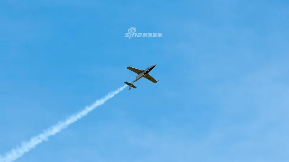 Bắt đầu được ra đời từ năm 1960, tới nay TS-11 Iskra vẫn phục vụ trong lực lượng Không quân Ba Lan như một máy bay phản lực huấn luyện. Nguồn ảnh: Moment.