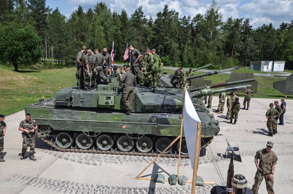 Các đội thi khác, bao gồm Áo, Đức và Ba Lan đều tham dự bằng xe tăng Leopard 2, Pháp với xe tăng AMX Leclerc, Ukraine với xe tăng T-84 Oplot và Mỹ với chiếc M1A2 SEP v2. Nguồn ảnh: BKP.