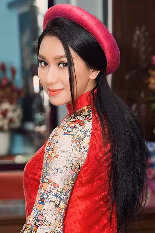 Nguoi dep Sai Gon: “Khong mac sexy thi chang biet Y Phung la ai“-Hinh-7