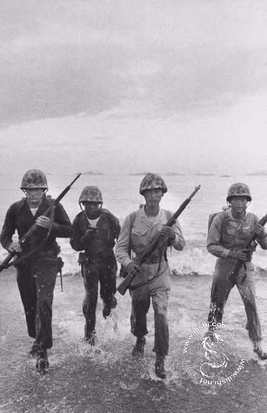 Trước nguy cơ chiến tranh tăng cao trên đảo Đài Loan giai đoạn cuối những năm 50 của thế kỷ trước, Mỹ đã cử một lượng lớn Thủy quân Lục chiến tới Đài Loan tham gia các hoạt động diễn tập kéo dài trong nhiều tháng liền, như một lời cam kết bảo vệ Đài Bắc từ Washington. Nguồn ảnh: Ilishi.