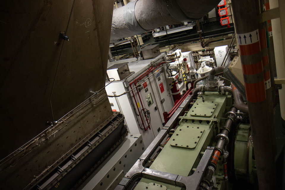 Cận cảnh bên trong khoang máy của tàu. Nguồn ảnh: BI.