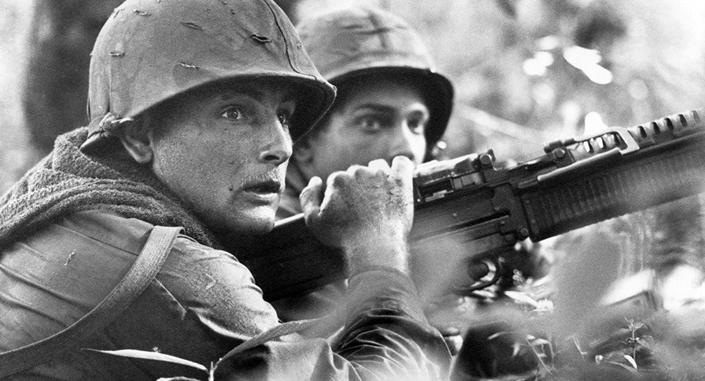 Khi Mỹ rút khỏi Chiến tranh Việt Nam, lứa binh lính nhập ngũ bắt buộc cũng giải ngũ theo và cuộc chiến ở Việt Nam là cuộc chiến tranh cuối cùng mà Mỹ sử dụng lính nghĩa vụ quân sự. Tới tận ngày nay, quân đội Mỹ vẫn chỉ nhận lính tình nguyện và phải trả lương cực kỳ cao kèm theo nhiều chế độ đãi ngộ ưu tiên để thu hút được thanh niên nhập ngũ. Nguồn ảnh: CNN.