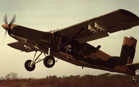 Dù được thiết kế như một chiếc máy bay chỉ huy nhiệm vụ hoặc máy bay do thám, tuy nhiên AU-23 cũng được trang bị một khẩu pháo tự động XM197 loại ba nòng cực kỳ nguy hiểm. Nguồn ảnh: Flickr.