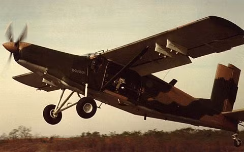 Dù được thiết kế như một chiếc máy bay chỉ huy nhiệm vụ hoặc máy bay do thám, tuy nhiên AU-23 cũng được trang bị một khẩu pháo tự động XM197 loại ba nòng cực kỳ nguy hiểm. Nguồn ảnh: Flickr.