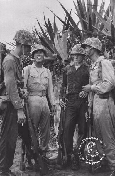 Trang bị vũ khí gần như tương đồng giữa quân đội hai nước với khẩu súng trường M1 Garand nổi danh của Mỹ từ Chiến tranh Thế giới thứ 2 vẫn chưa được thay thế bằng loại súng mới hơn. Nguồn ảnh: Ilishi.