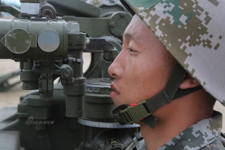 Điểm đặc biệt của khẩu súng này đó là nó có hệ thống ngắm tích hợp, cho phép xạ thủ có thể nhắm bắn chính xác với những mục tiêu ở khoảng cách lớn. Nguồn ảnh: Sina.