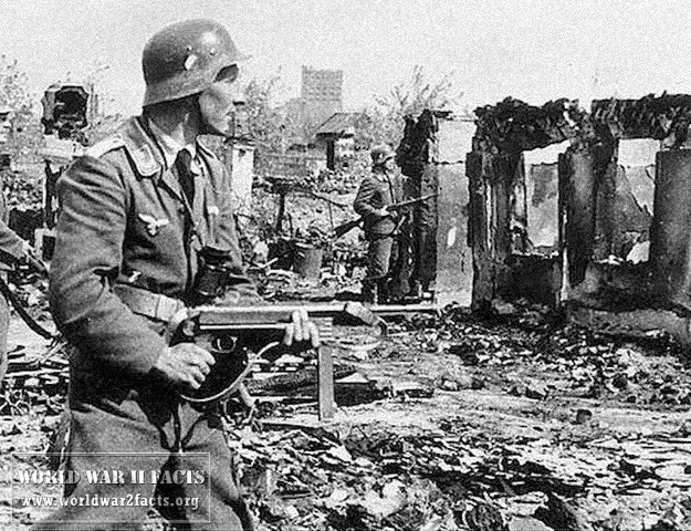 Các tài liệu của Liên Xô cho biết, lãnh đạo Liên Xô tối cao khi đó Iosif Stalin đã bị sốc nặng vì cuộc tấn công bất ngờ này. Nhà lãnh đạo Liên Xô được cho là đã im lặng suốt 11 ngày sau cuộc tấn công. Nguồn ảnh: Historyforcus.