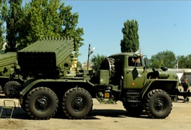 Vừa là bản nâng cấp của BM-21 Grad, vừa được coi là phiên bản hạng nhẹ của BM-30 Smerch. Pháo phản lực Tornado-G là một trong bộ ba tổ hợp pháo phản lực Tornado đang được Quân đội Nga phát triển để thay thế các tổ hợp pháo BM-21 Grad, BM-27 Uragan và cả BM-30 Smerch hiện đã cũ và lỗi thời. Nguồn ảnh: Military.