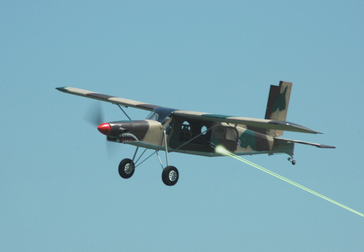 Khẩu pháo ba nòng thể hiện khả năng tấn công từ phi công AU-23. Về cơ bản, có thể đây là một chiếc AC-130 cỡ nhỏ với kích thước nhỏ hơn, hỏa lực yếu hơn. Nguồn ảnh: Gunship.