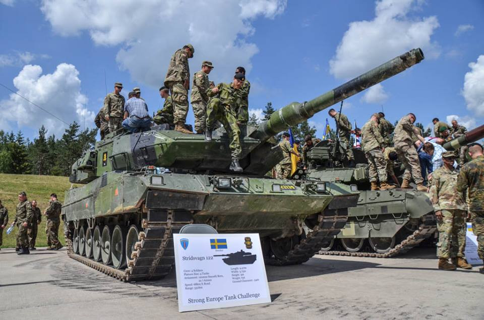 Thụy Điển và chiếc Stridsvagn 122 "của nhà trồng được". Ít ai biết rằng Thụy Điển từ xưa đến nay luôn tự phát triển xe tăng cho riêng mình mà ít khi nhập khẩu xe tăng từ nước ngoài. Nguồn ảnh: BKP.