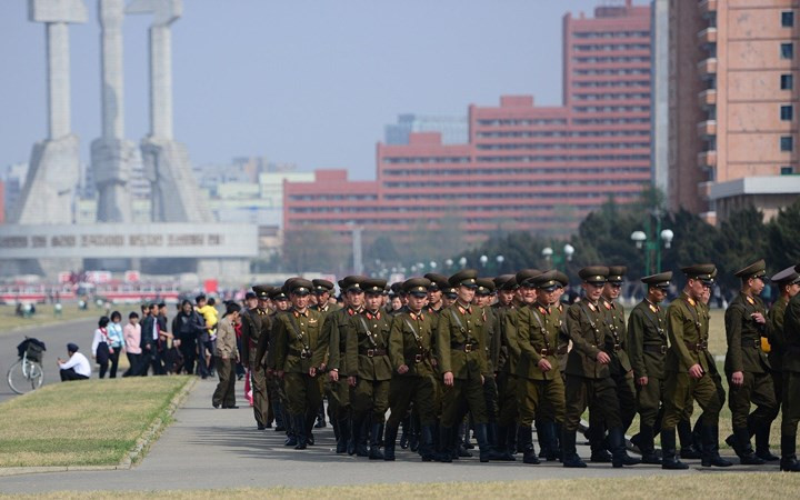 Binh sĩ Triều Tiên diễu hành tại khu vực trung tâm thủ đô Bình Nhưỡng.