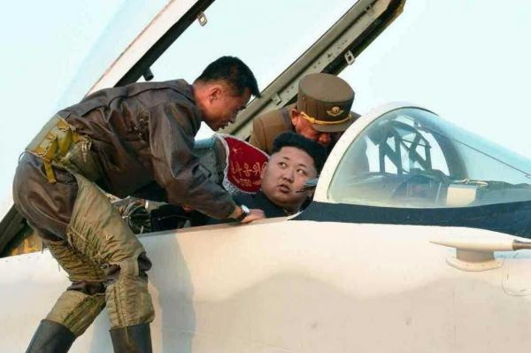 Chiến đấu cơ nguy hiểm nhất của Không quân Triều Tiên có được trong tay là MiG-29. Kèm theo đó là khoảng 46 chiếc MiG-23, 30 chiếc Su-25 cường kích và một loạt các loại máy bay đời cũ như MiG-15, MiG-17/J-5, MiG-19/J-6, MiG-21/J-7 và máy bay ném bom Il-28/H-5 (không xác thực tình trạng hoạt động). Nguồn ảnh: KCNA.