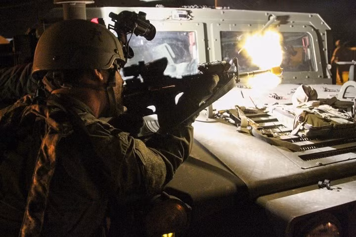 Bộ binh Mỹ nã súng vào mục tiêu trong cuộc tập trận tăng cường năng lực chiến đấu chung tại Fort Polk, Mỹ.