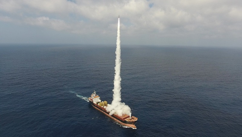 Loại tên lửa đạn đạo của Israel này có thể mang theo đầu đạn nặng 440 kg tới 660 kg, tầm bắn tối đa từ 250 tới 300 km và có sai số lệch tâm chỉ dưới 10 mét khi mục tiêu ở khoảng cách xa nhất. Nguồn ảnh: YouTube.