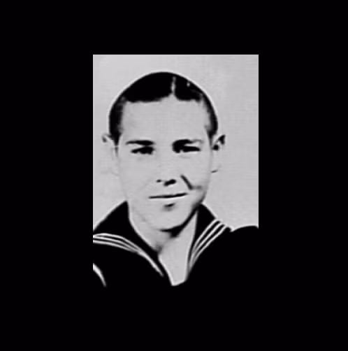 Người lính trẻ nhất phục vụ trong Chiến tranh Thế giới thứ hai là Calvin Graham chỉ 12 tuổi. Ông đã nói dối khi gia nhập Hải quân Mỹ và chỉ bị lộ tẩy khi ông bị thương và phải nằm viện. Nguồn ảnh: WW2.