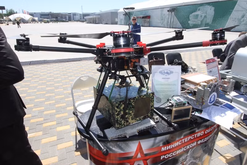 Thậm chí Nga còn đang phát triển máy bay không người lái có khả năng mang hàng hóa - phục vụ cho các công ty vận tải có thể "ship" hàng đến tận cửa sổ người đặt hàng theo đúng nghĩa đen. Nguồn ảnh: ExpoRu.