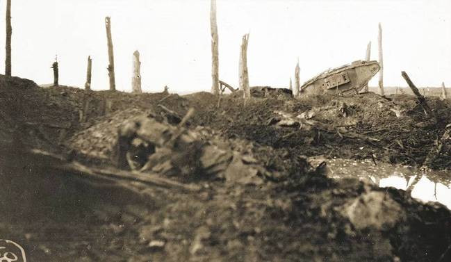 Xe tăng giữa "vùng đất chết", không một sinh vật sống nào có thể tồn tại được ở vùng đất chết này. Nguồn ảnh: Sina.