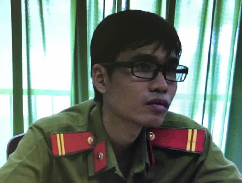 Đối tượng Nguyễn Hồng Thái mặc quân phục, giả là cán bộ CAND Đối tượng Nguyễn Hồng Thái mặc quân phục, giả là cán bộ CAND