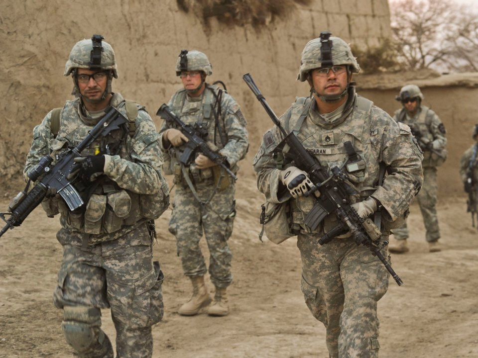 Lục quân Mỹ ra đời ngày 14/6/1775 và đã chính thức bước qua tuổi 243 vào ngày hôm qua. Hiện tại, Lục quân Mỹ có tổng cộng 1 triệu lính, 4400 máy bay và 330.000 nhân viên dân sự. Điều ít ai biết là lực lượng vũ trang Mỹ ra đời trước cả quốc gia này tức phải đến ngày 4/7/1776 nước Mỹ mới được thành lập. Nguồn ảnh: BI.