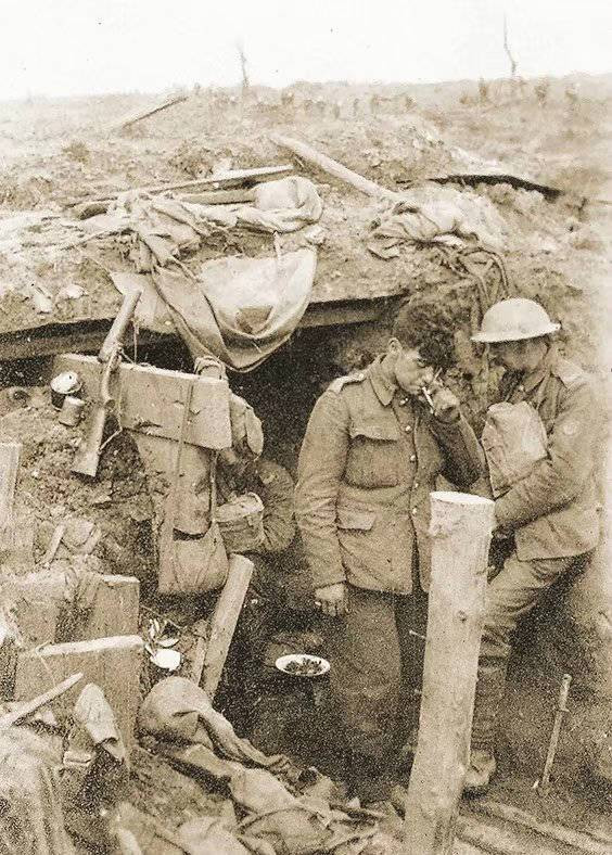 Phần lớn thời gian của cuộc chiến, người lính phải chui rúc trong những căn hầm dưới lòng đất. Nguồn ảnh: Sina.